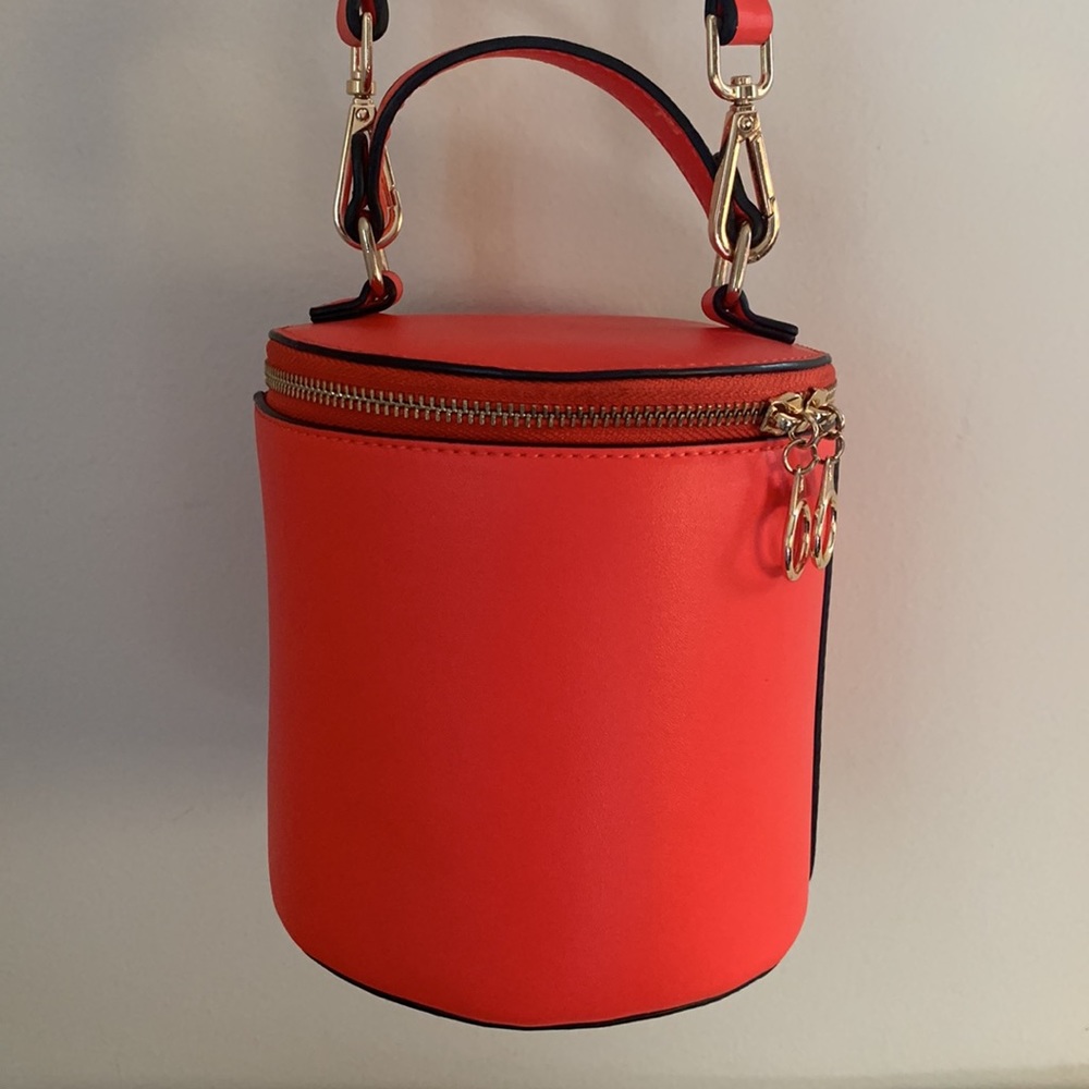 Street Level bucket bag